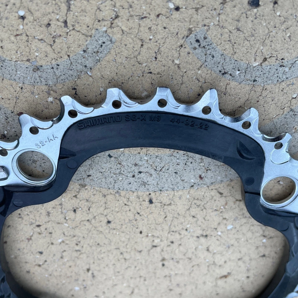 Shimano SG-X M9 Chainring 32T 3x9 Speed 4-Bolt 104mm BCD MTB - Image 3 of 3