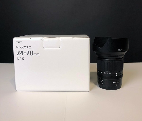 Nikkor Z 24-70mm f/4 S lens, mint condition / objetivo, en perfecto estado