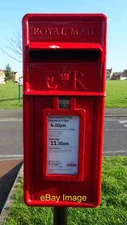 Photo 6x4 Close up, Elizabeth II postbox on Kirkwood Drive, Redcar Marske c2019
