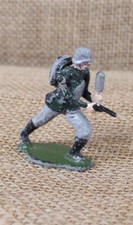 Toy Soldier 1385: WWII German Running w/Pistol  Grenade - 50mm