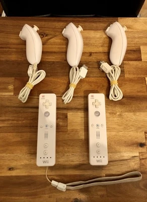 Manette Sans Fil Original Nintendo Wii -2 Manettes Wii + 3 Controller Nunchuck - Photo 1/4