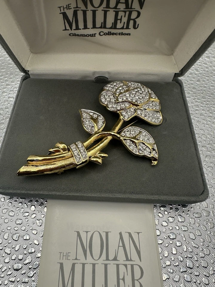 Broche vintage Nolan Miller coleção glamour ouro AMOR rosa strass com caixa - Imagem 3 de 4