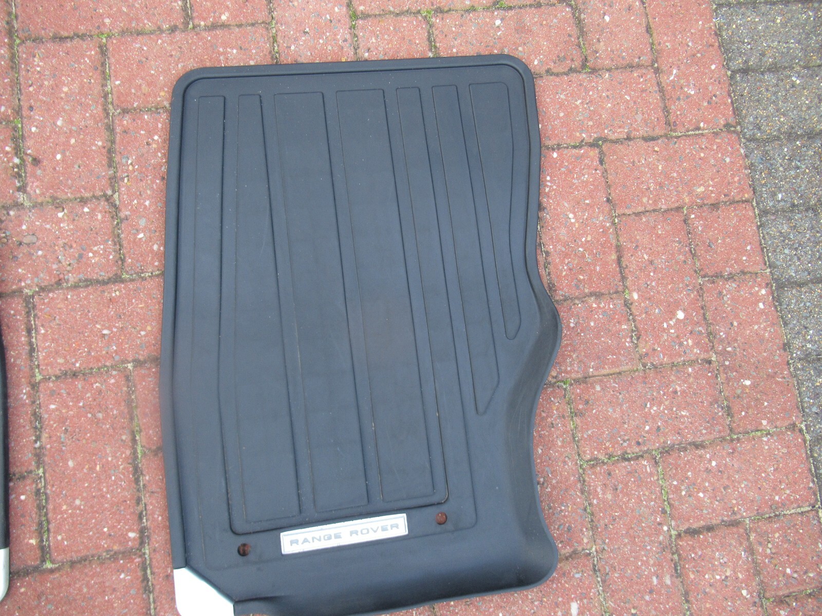 GENUINE LANDROVER RANGE ROVER VOGUE RUBBER MATS SET OF 4 USED eBay
