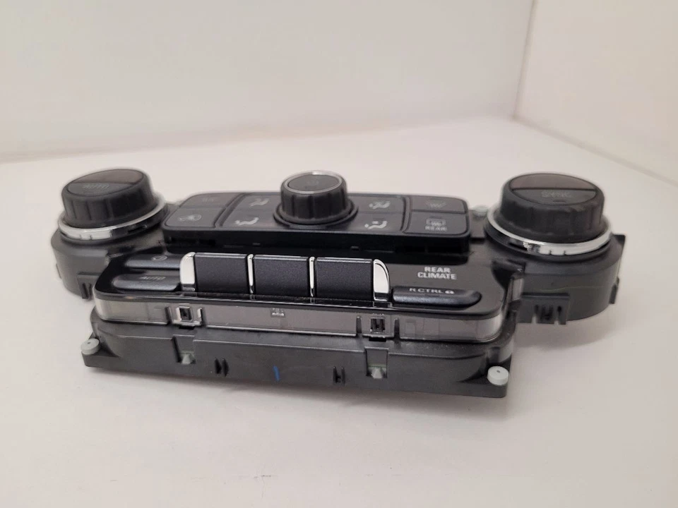 2017 - 2020 CHEVROLET SUBURBAN 1500 Temperature Control Dash Mounted  - Image 4 of 4