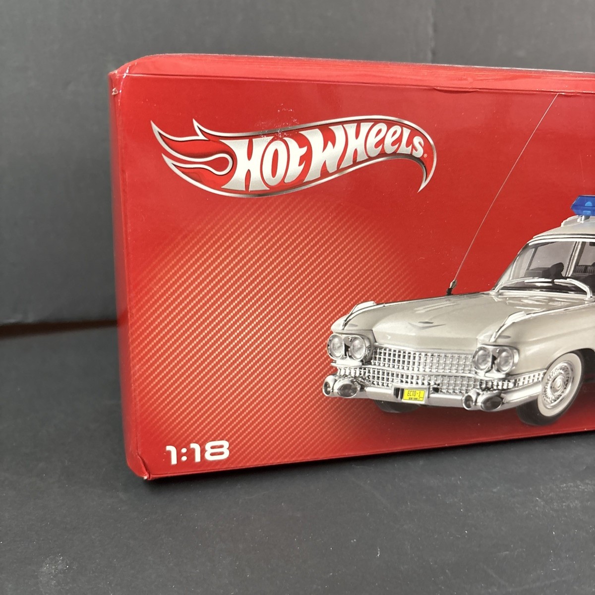 1:18 Hot Wheels 1959 Cadillac Miller GHOSTBUSTERS ECTO-1 White