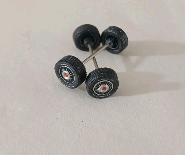 GREENLIGHT 1:64 SCALE FORD BRONCO WHEELS WITH BFGOODRICH RUBBER TIRES WITH AXLES