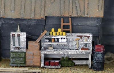 N scale WORKSHOP Tool and Hardware Cluster Workbenches Tool Chest Oil Drum 1:160