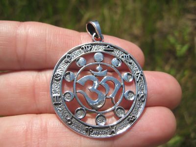 925 Silber Ohm Sternzeichen Kalender spirituelles Symbol Anhänger Halskette 24