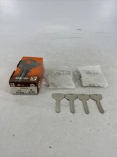 LOT OF 24 ILCO Y154 Key Blank Uncut Blade for Chrysler P1789