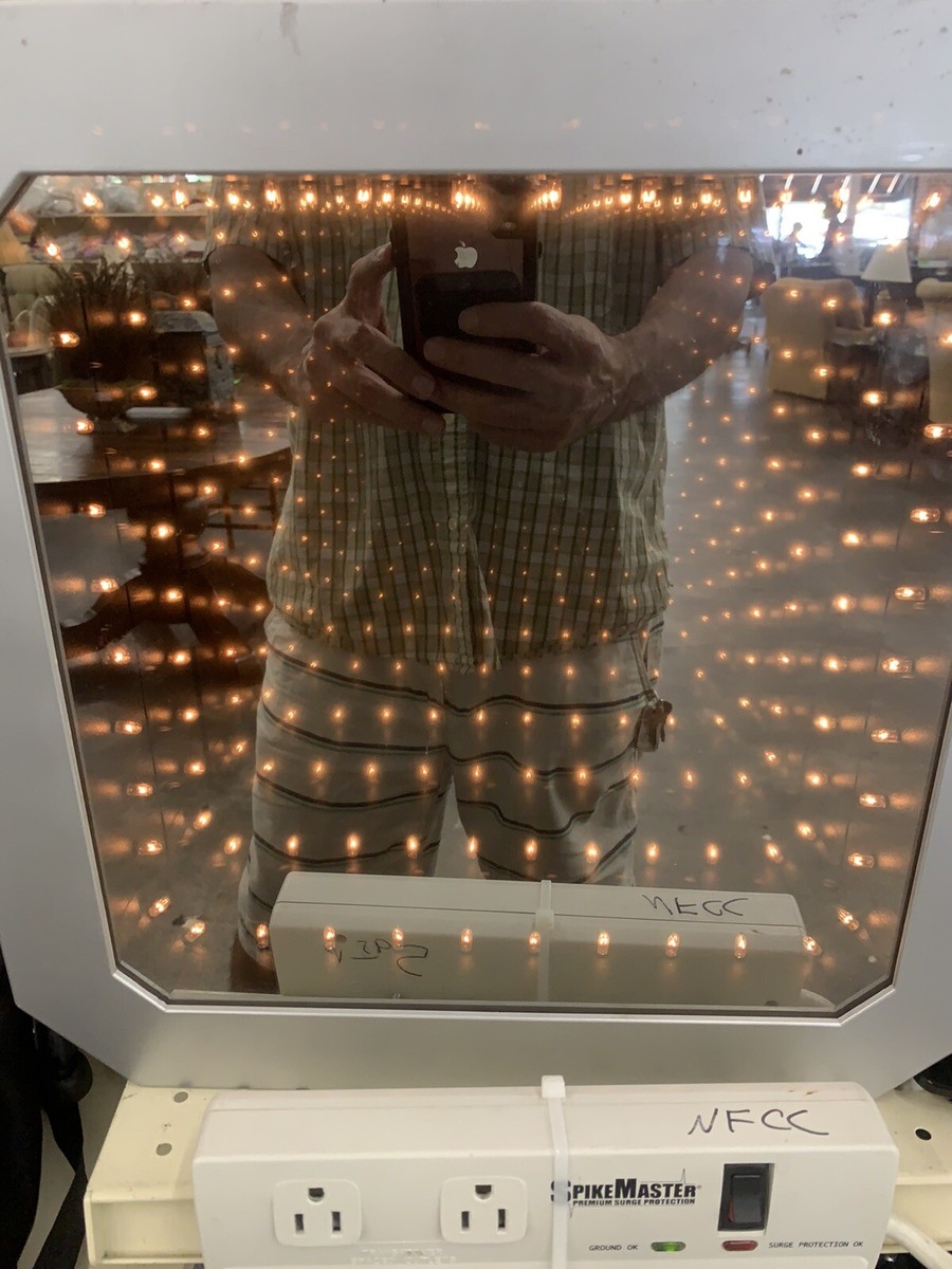 Balyun SIL-2002 Infinity Mirror Light Box RARE 15x15 Wall Or