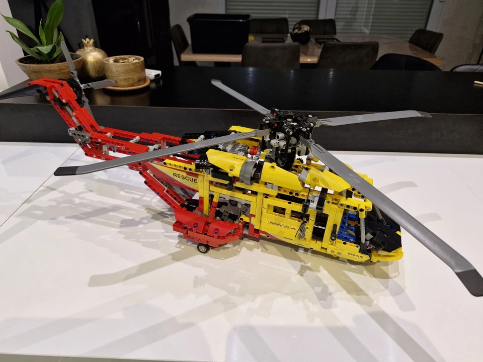 LEGO Technic 9396 Helicopter, photo 1 sur 5