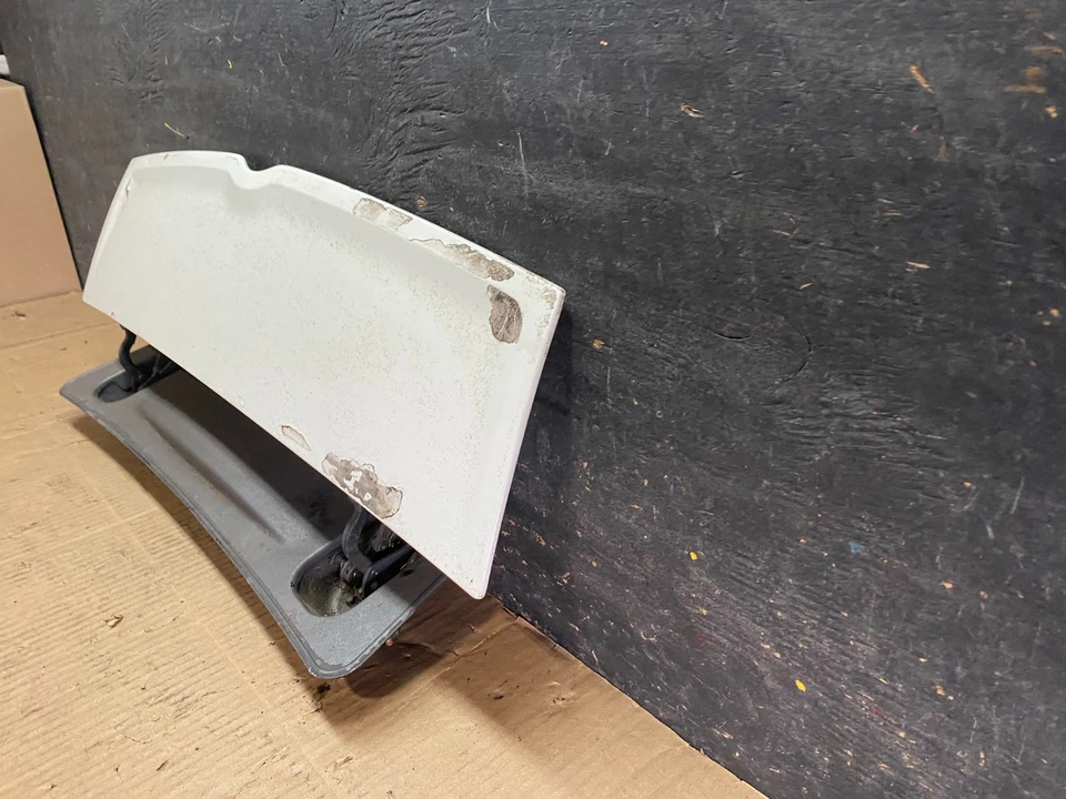 Alerón trasero Chrysler Crossfire 2004 a 2008 con motor U6359 DG Foto 2 de 4