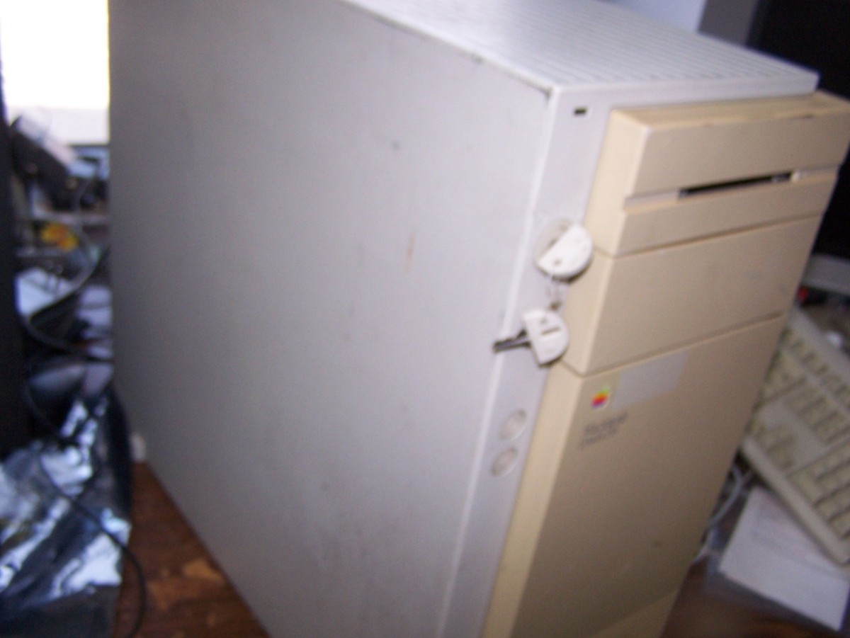 Quadra 950 System - Estate Sale - Powers On but no chime or video