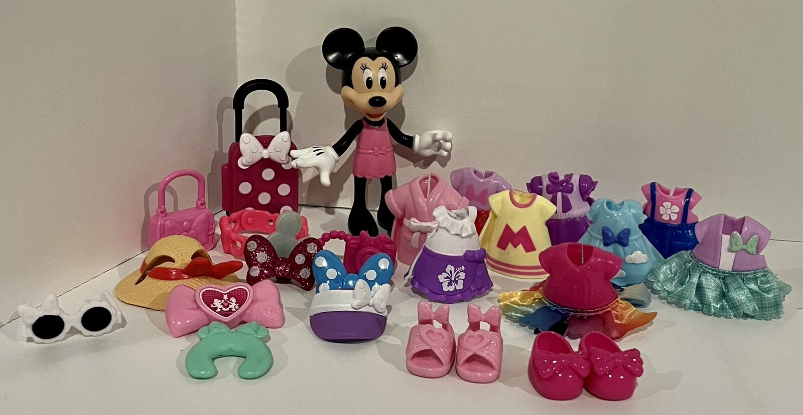 Minnie Mouse Bowrique Dress Up Doll With Accessories 