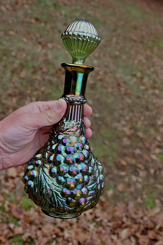 ANTIQUE IMPERIAL GRAPE CARNIVAL GLASS WINE DECANTER - EMERALD GREEN