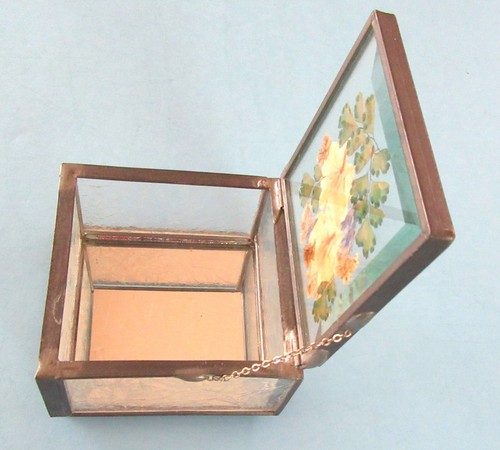 Vintage etched beveled glass jewelry trinket box - dried pressed yellow flowers - Picture 4 of 13