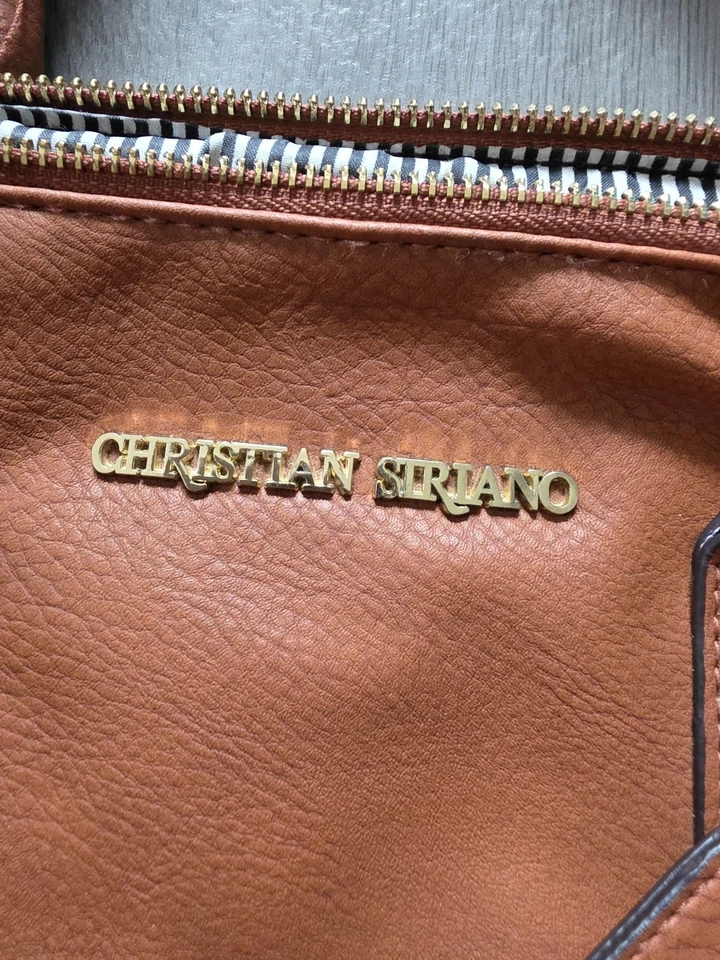 Bolso Cartera Christian Siriano Marrón Imitación Cuero Doble Asas y Acentos con Cremallera Foto 3 de 4