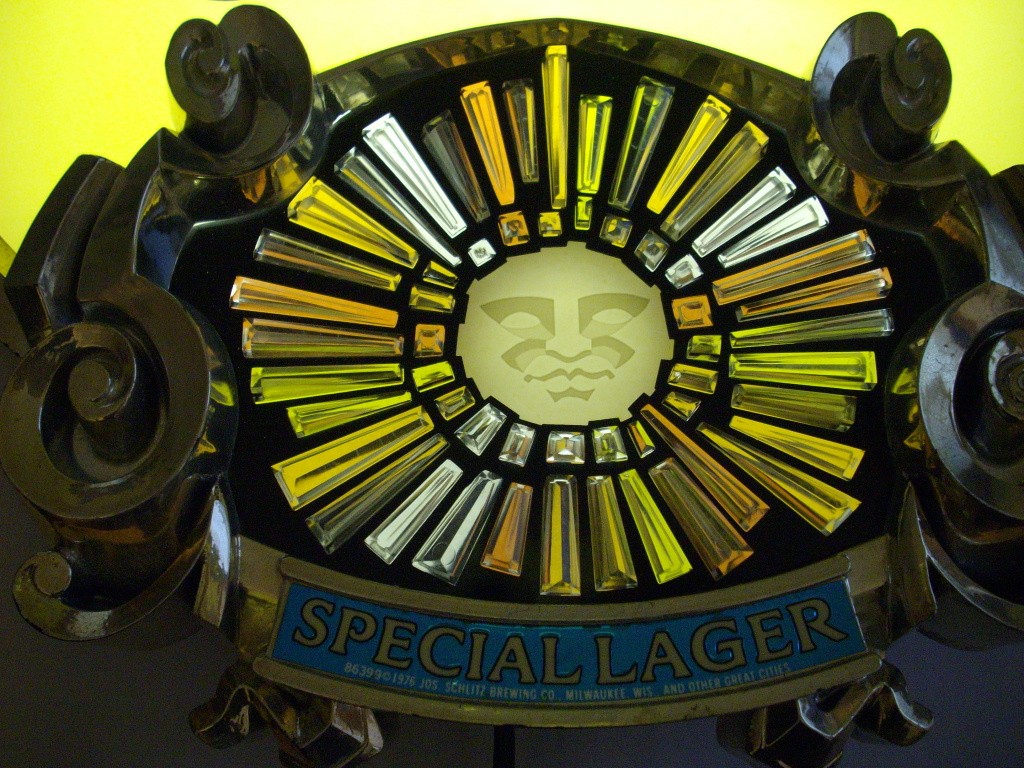 Vintage 70s Schlitz Lighted Bar/Beer sign w/WORKING Sunburst