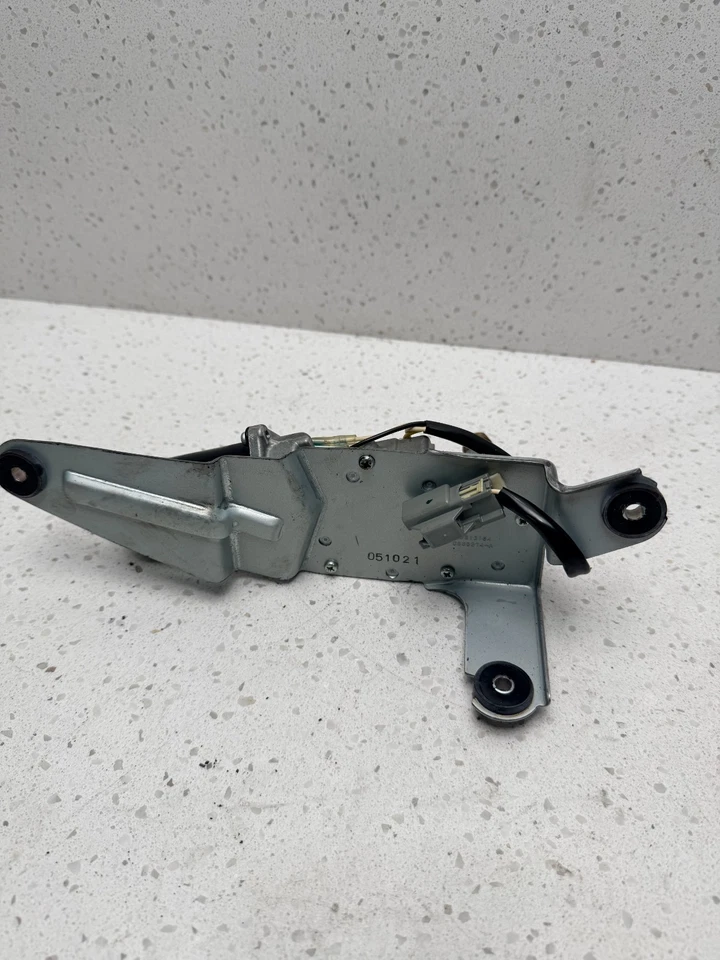 2005-2006 CHEVROLET EQUINOX Rear Window Wiper Motor 3 Prong Plug 15813164 OEM - Imagem 2 de 4