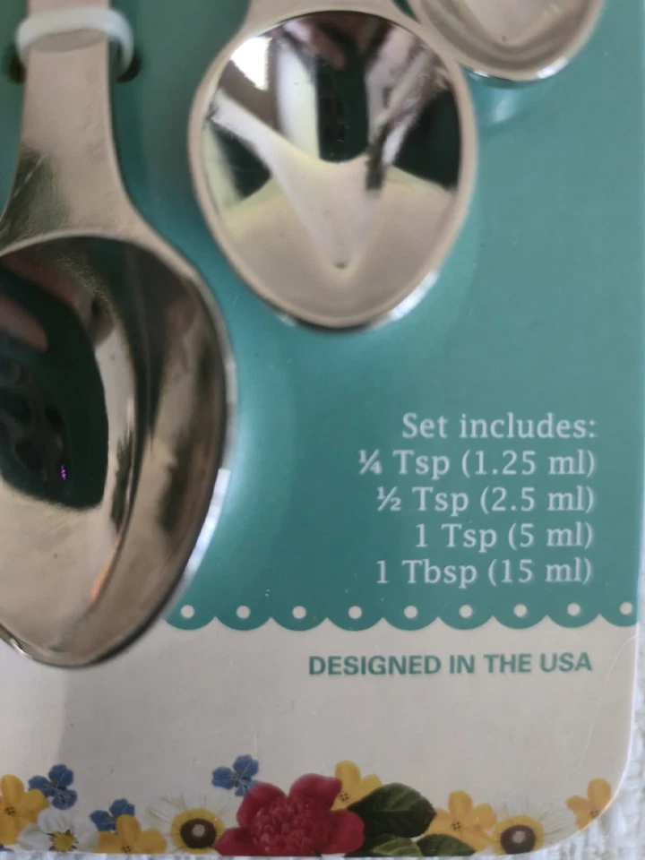 Conjunto de colher de medição Pioneer Woman e 2 conjuntos de tigelas de medição de grés molhadas/secas - Imagem 4 de 4