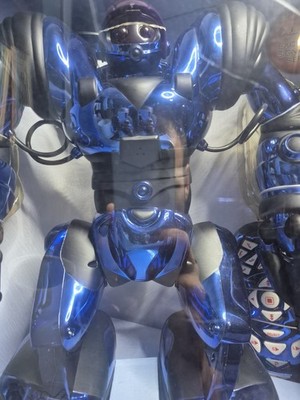 WOWWEE Robosapien 2004 Chrome Blue Signature Series Exclusive