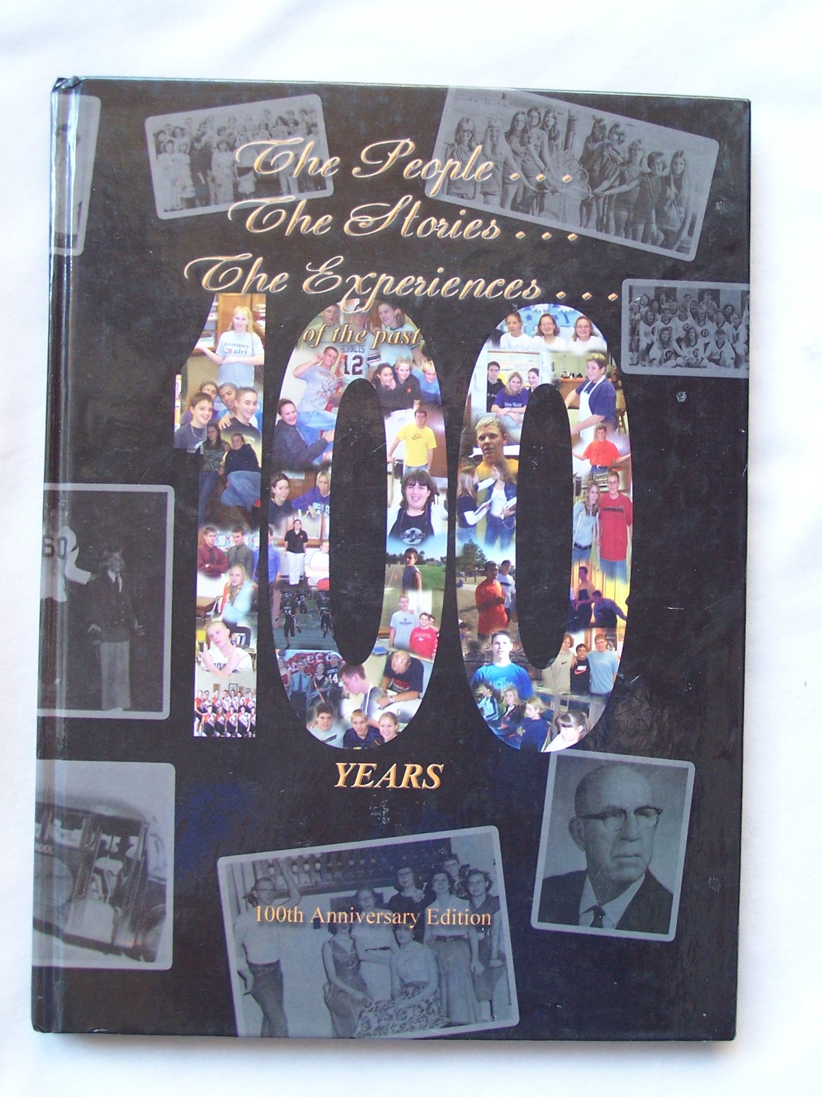 2004 DIGHTON HIGH SCHOOL YEARBOOK DIGHTON, KANSAS DIGHTONIAN UNMARKED