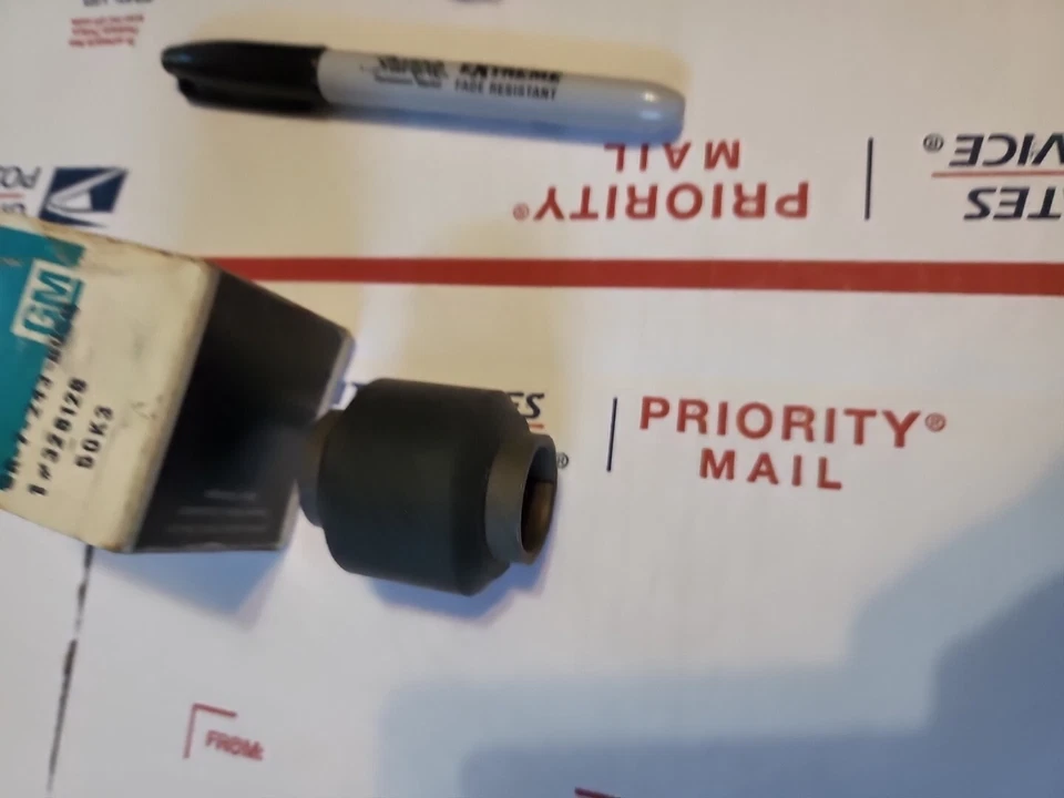 Nuevo de Lote Antiguo 1973-78 K1 2 3 Blazer Jimmy Estabilizador Delantero Barra de Eje Buje GM 328128 Foto 3 de 3