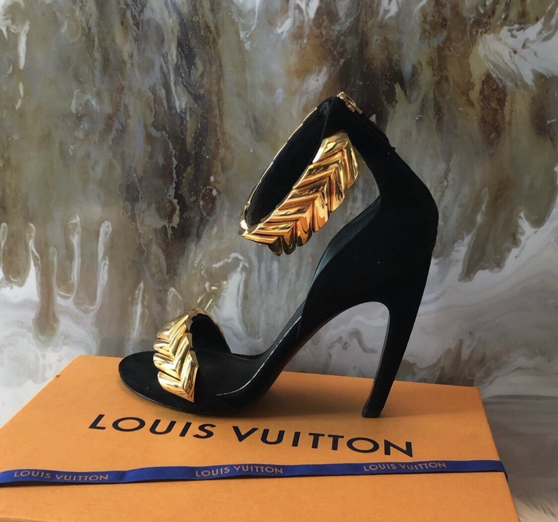 Louis Vuitton バングル ブラックゴールド ヴィンテージ Louis Vuitton Men's Classic Black Belt with Gold Buckle - E