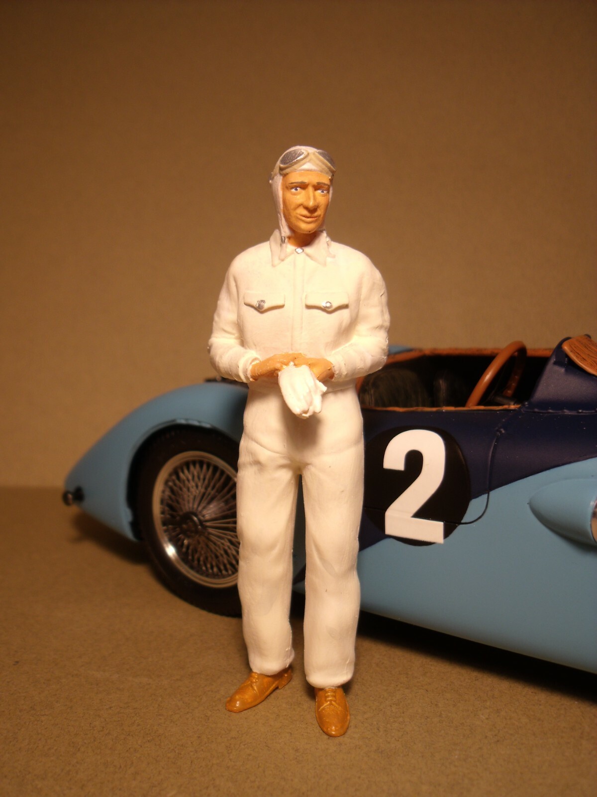 Figurine Bugatti Robert Benoist 1/18 en résine de haute précision pour diorama