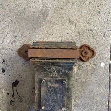 6 X 4 Inch Rectangular Cast Iron Downpipe Cloverleaf Earbelt Bracket Rain Pipe.