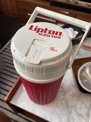 Vintage - Lipton Ice Tea - 1/2 Gallon Igloo Drink Cooler - Pour Spout - Awesome
