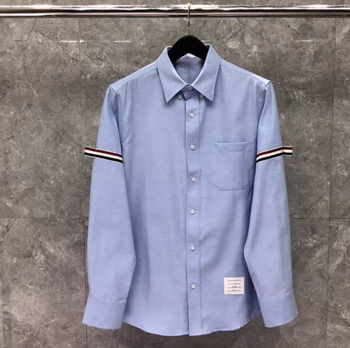Camicia Thom Browne manica lunga con risvolto camicia moda uomo e donna