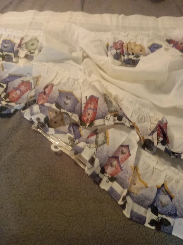 Paquete de cortinas 4 botines 2 cenefas blancas con tema azul rojo verde cabaña Foto 4 de 4