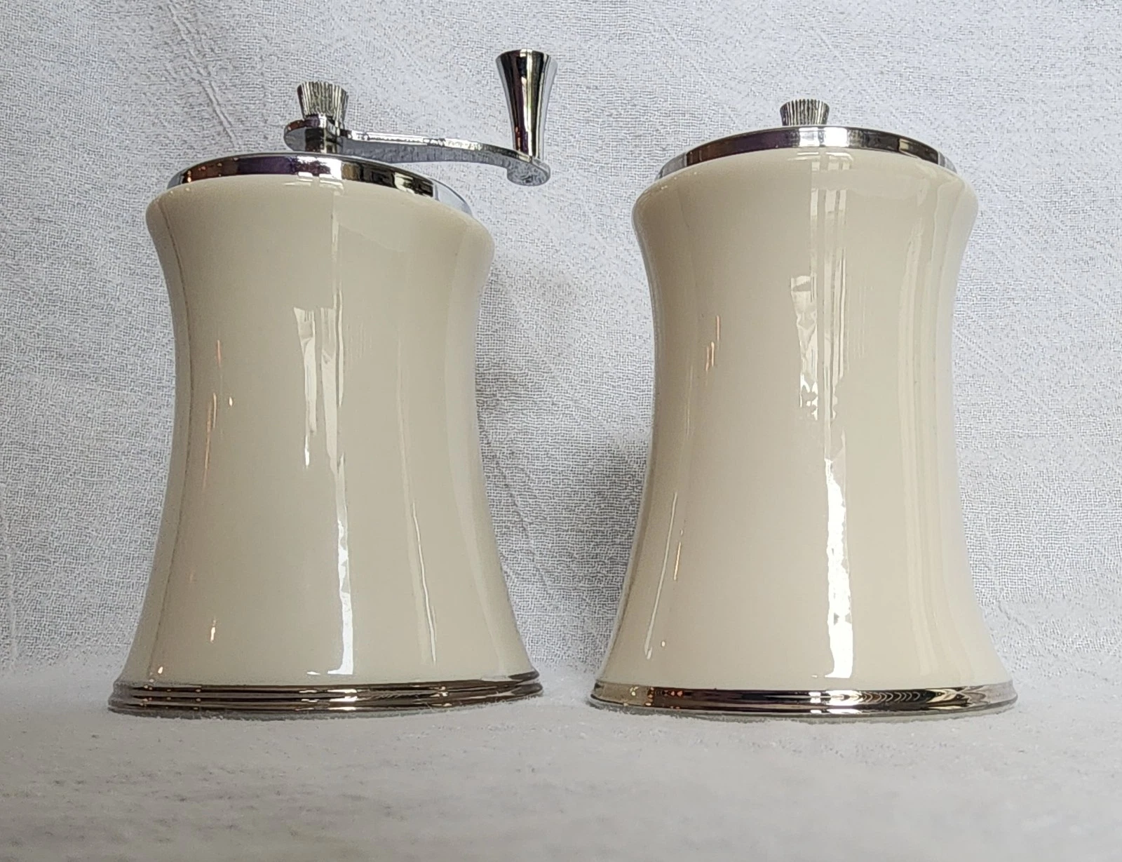 Lenox Solitaire Salt & Pepper Mill Platinum Trim Mint 3 3/4" Tall
