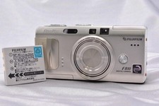  N Mint FUJIFILM FinePix F810 Silver Digital Camera 6.3MP w/Charger Battery