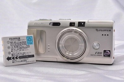 N Mint] FUJIFILM FinePix F810 Silver Digital Camera 6.3MP w
