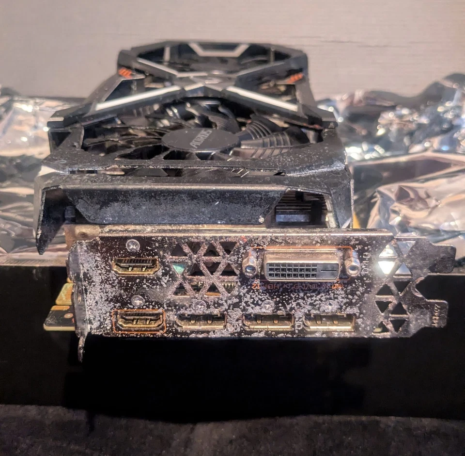 Gigabyte AORUS GeForce GTX 1080 Ti 11GB GDDR5X Graphics Card - Image 2 of 4