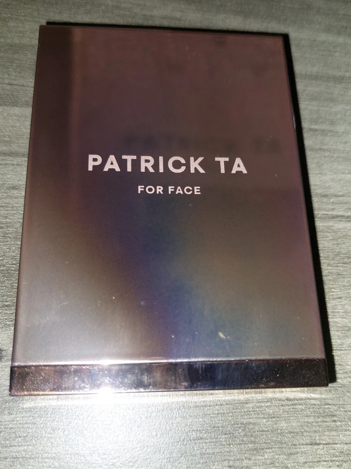 Patrick Ta Major Esculpido Crema Contorno Polvo Bronceador Dúo Ella Es Bronceada Mediana-Cálida Foto 2 de 3
