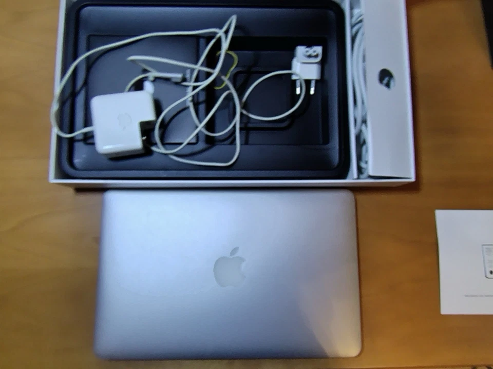 Apple MacBook Air 11” Intel Core Duo 1,4 GHz - Immagine 3 di 4