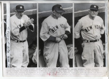 1949 Press Photo Camera Catches Yankees Mgr Casey Stengel Watching World Series