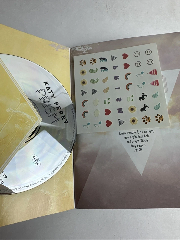 KATY PERRY - Prism Limited Deluxe Edition 'ZinePak' w/ Bonuses Foto 3 de 4