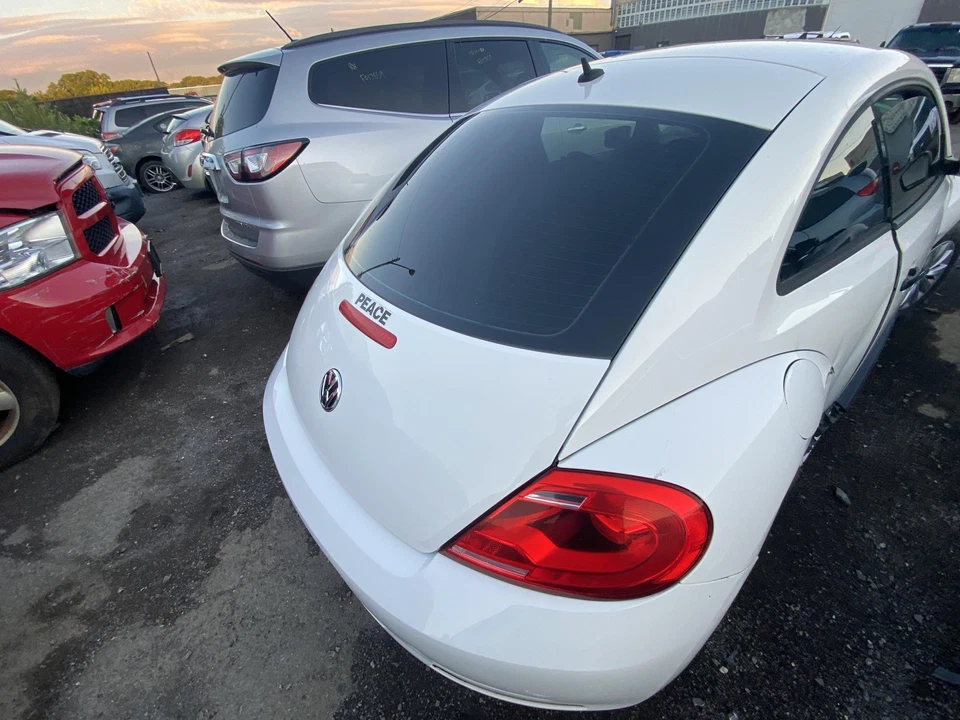 Used Deck Lid fits: 2014 Volkswagen Beetle Htbk w/o spoiler Grade A Foto 2 de 4