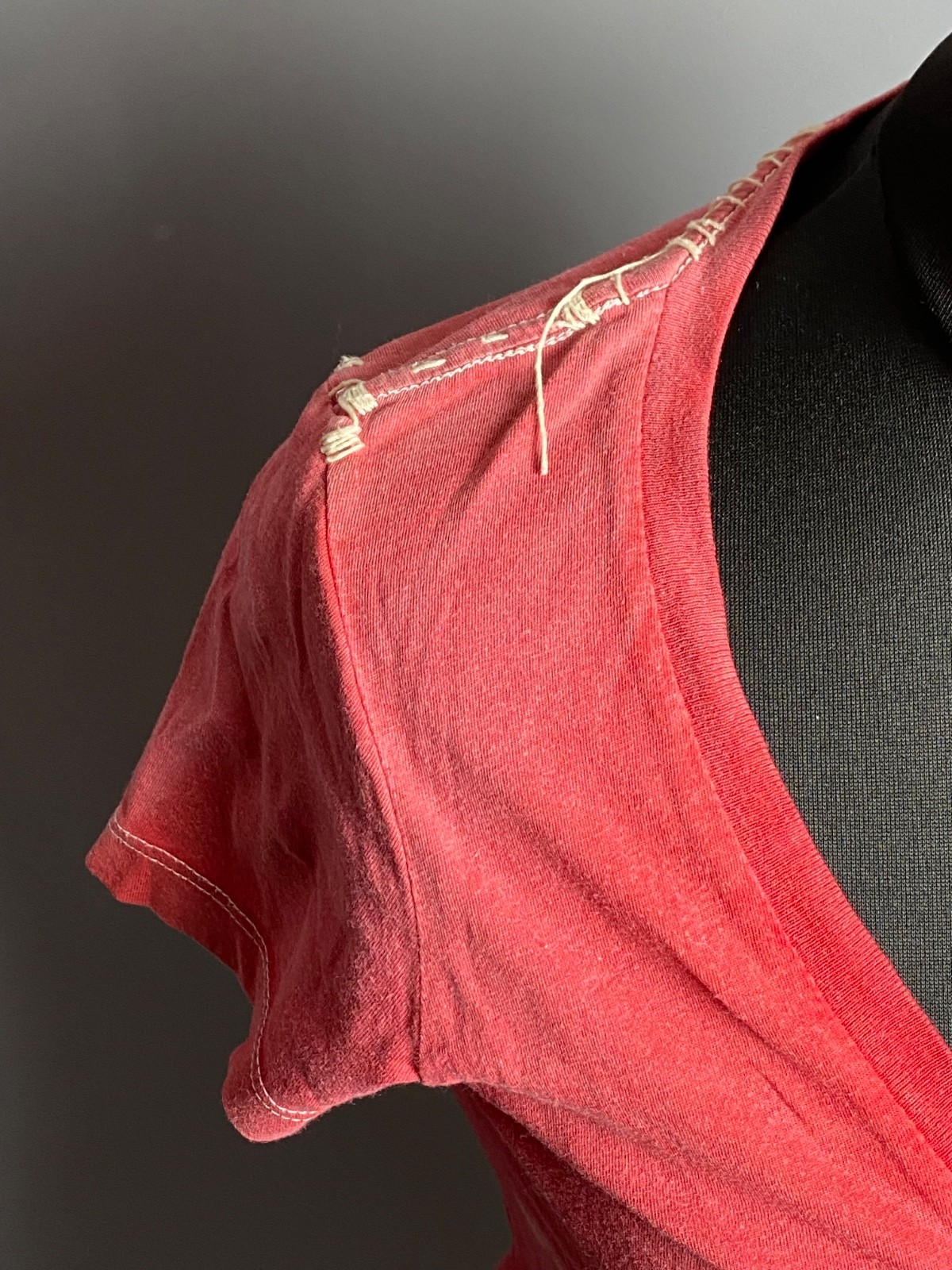 True Religion Distressed Women’s T Shirt V-Neck “Over Exposed “ Y2K Sz 1 (XS/S) image 2
