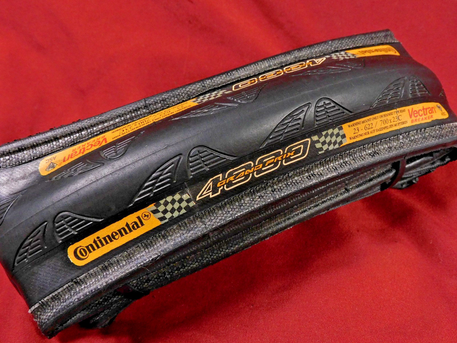1 Continental Grand Prix 4000 Vectran Breaker 700C x 23 mm F
