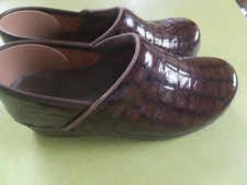 Sanita 38 Brown Croc Embossed Clogs Professional, Pristine