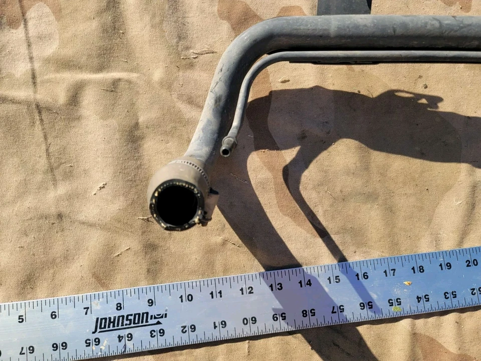 2010 - 2015 雪佛兰 CAMARO 燃油填充颈 22925351 原始设备制造商  — 第 2/4 张图片