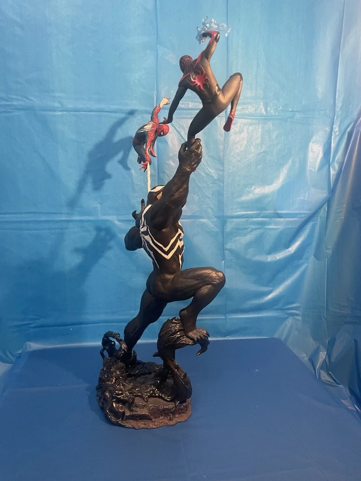 SPIDER-MAN 2 ESTATUA EDICIÓN COLECCIONISTA 19 PULGADAS; MILLAS, PETER, VENOM Foto 3 de 4