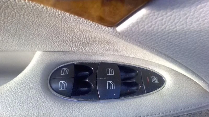 Vidrio de panel de techo usado se adapta a: Mercedes-benz Mercedes clase e 211 2006 tipo SDN E28 Foto 2 de 4