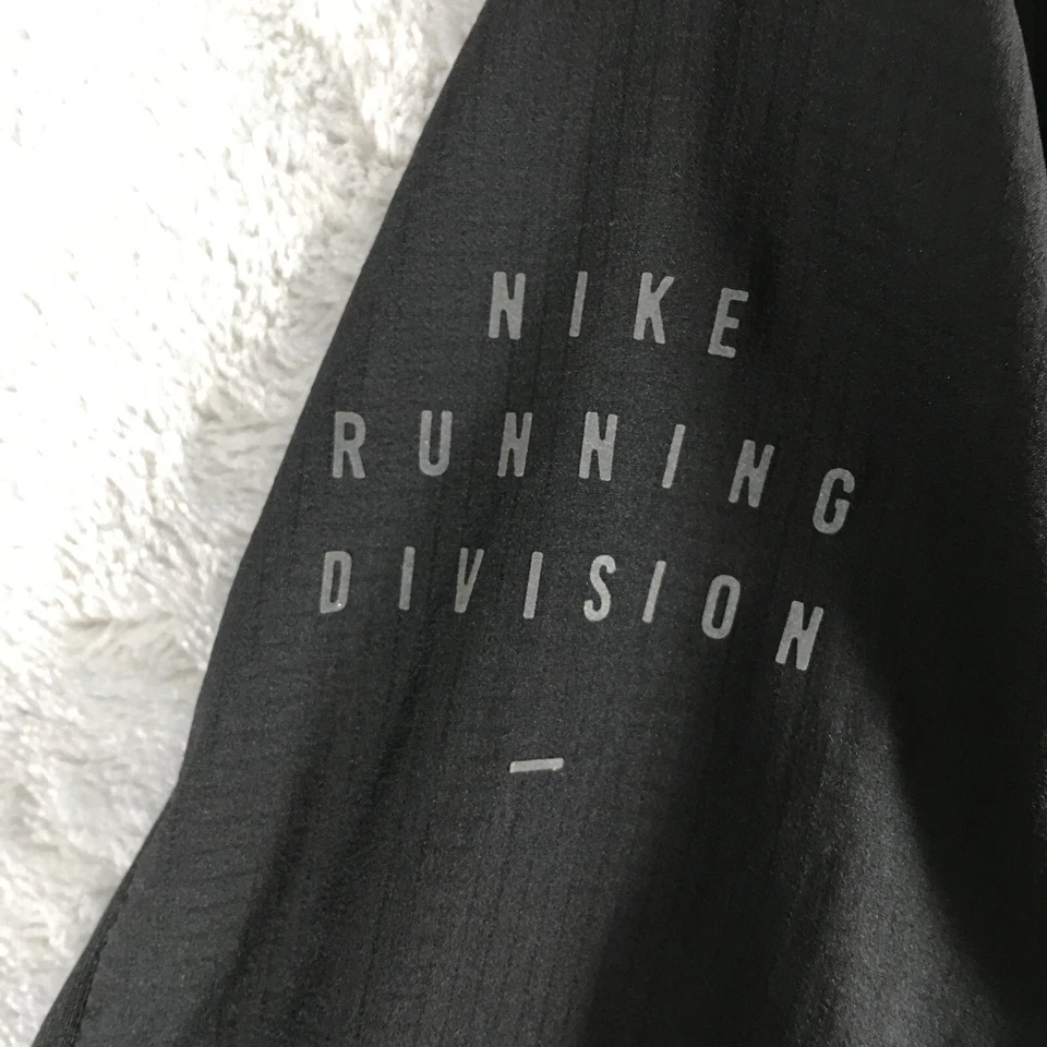 Chaqueta Pullover NIKE Running Division Para Mujer S Peso Pluma Negra Agujero para Pulgar Foto 3 de 4