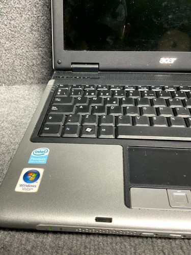 Acer Aspire 5570Z Series Laptop ZR1, 1GB Ram, Intel(R) CPU T2080 In Silver - Picture 4 of 20